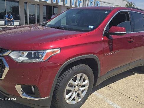 Used 2019 Chevrolet Traverse LT FWD image 2