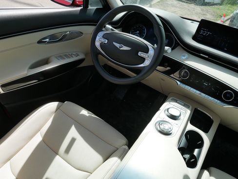 Used 2022 Genesis GV70 2.5T AWD/4WD image 9