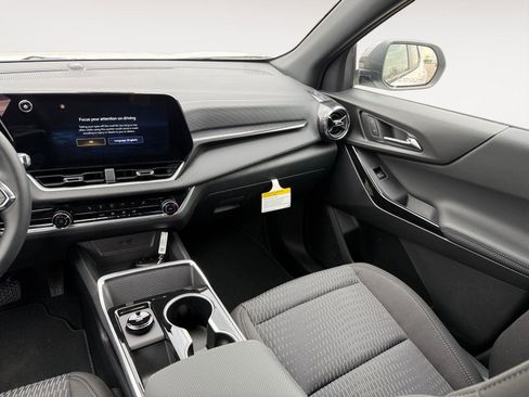 New 2026 Chevrolet Equinox LT image 12