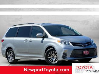 Used 2019 Toyota Sienna XLE w/ XLE Navigation Package FWD video 1