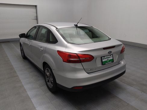 Used 2018 Ford Focus SE w/ SE Appearance Package FWD image 5