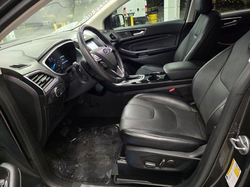 Used 2018 Ford Edge Titanium w/ Equipment Group 302A AWD/4WD image 17