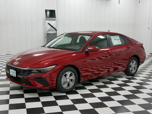 New 2025 Hyundai Elantra SE image 6