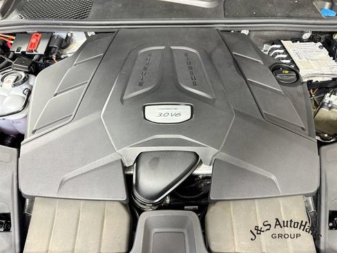 Used 2023 Porsche Cayenne Platinum Edition AWD/4WD image 38
