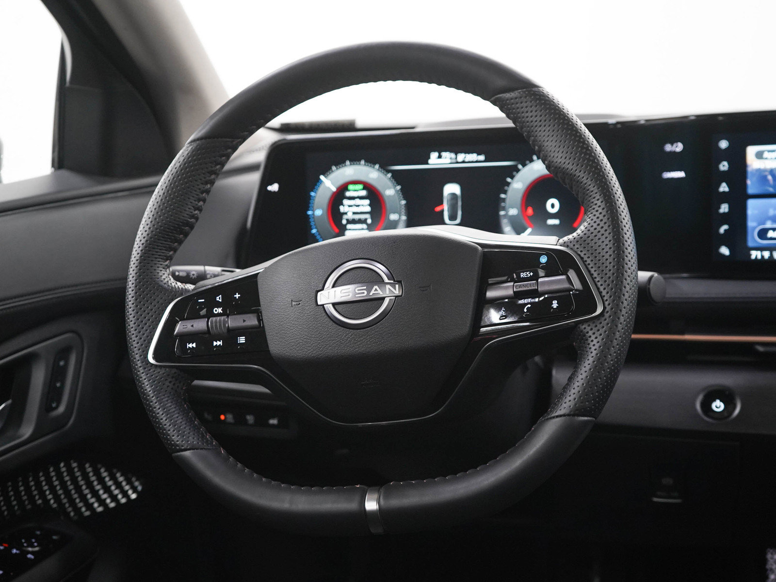 Used 2024 Nissan Ariya AWD image 19