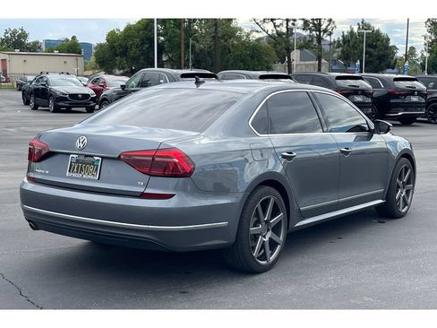 Used 2017 Volkswagen Passat 1.8T SE FWD image 6