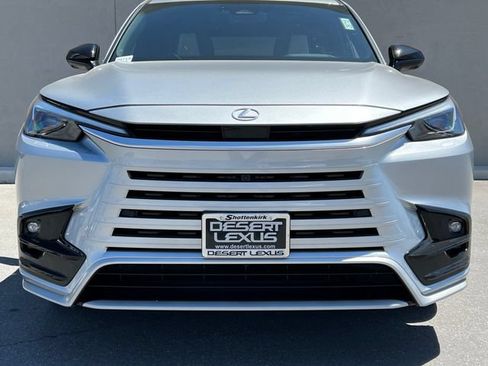 Used 2025 Lexus TX 500h AWD w/ Technology Package image 4