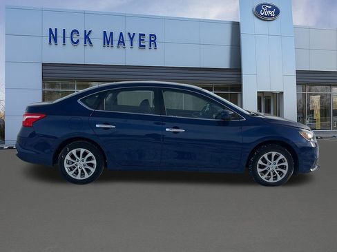 Used 2019 Nissan Sentra SV image 2