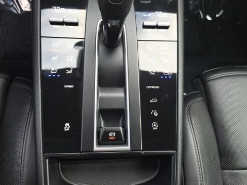 Used 2022 Porsche Macan image 20
