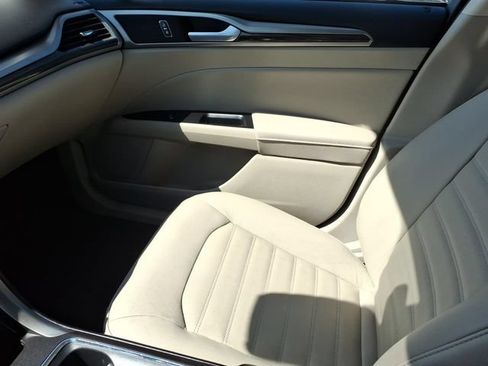 Used 2018 Ford Fusion Energi SE FWD image 14