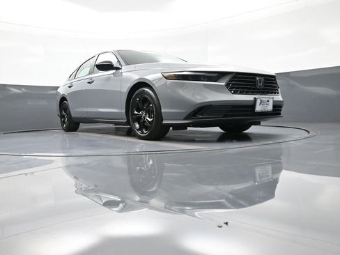 Used 2025 Honda Accord SE image 28