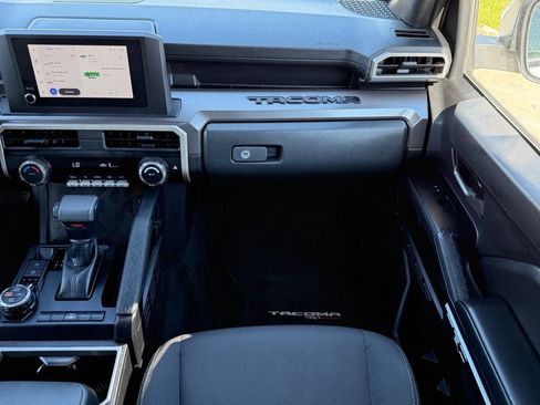 Used 2025 Toyota Tacoma TRD Off-Road AWD/4WD image 15