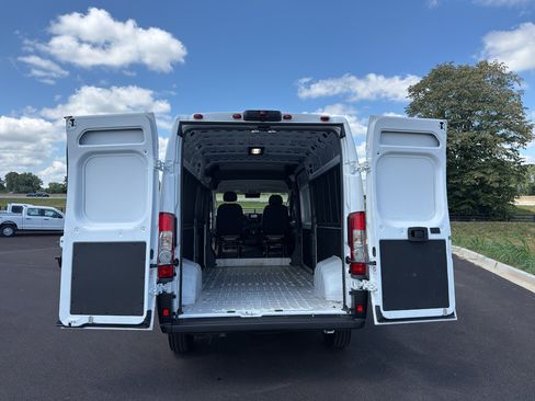 Used 2026 RAM ProMaster 2500 w/ Convenience Group FWD image 17