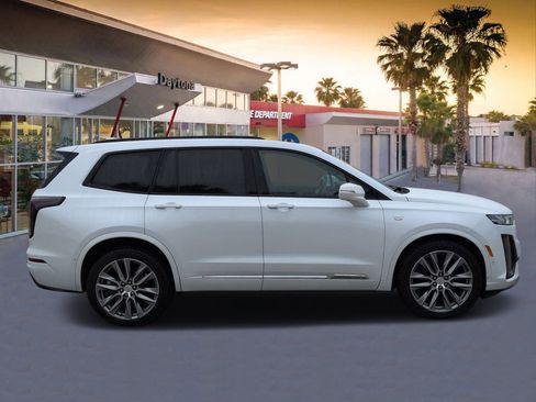 Used 2020 Cadillac XT6 Sport image 2