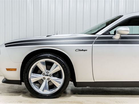 Used 2010 Dodge Challenger SE RWD image 3