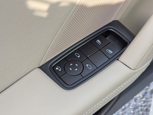 Certified 2025 Porsche 911 Carrera image 16