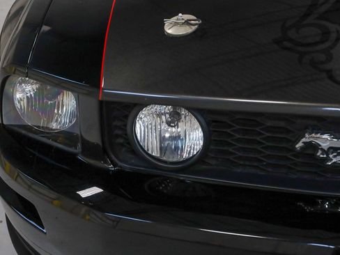 Used 2005 Ford Mustang GT RWD image 26