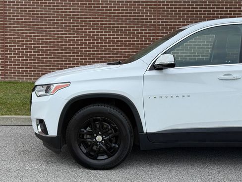 Used 2020 Chevrolet Traverse LT w/ LPO, Black Accent Package AWD/4WD image 6