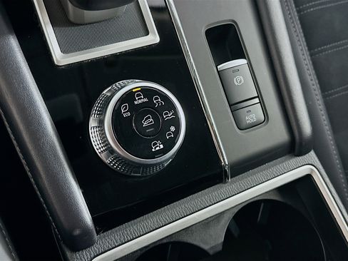 Used 2024 Mitsubishi Outlander SE image 26