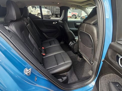 Certified 2025 Volvo XC40 B5 Ultra w/ Climate Package image 10