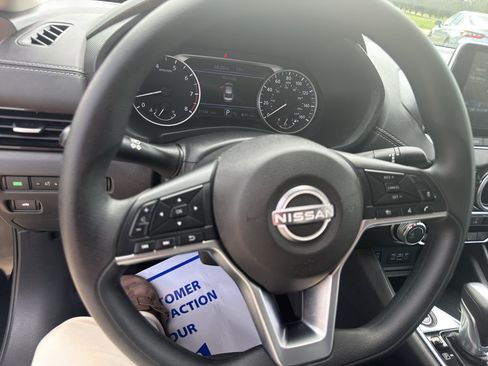 Used 2025 Nissan Sentra SV FWD image 12