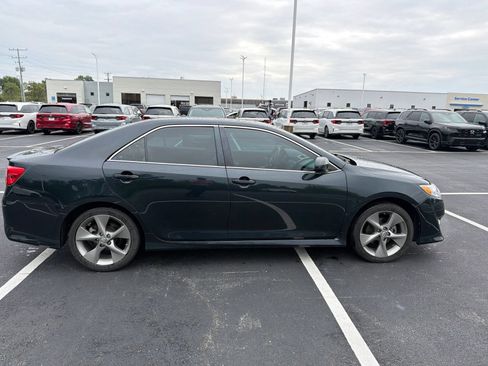 Used 2014 Toyota Camry SE FWD image 8