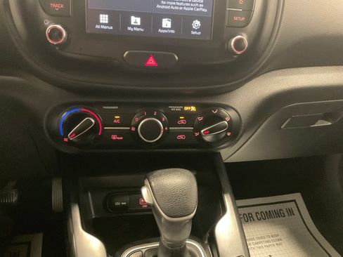 Used 2020 Kia Soul LX FWD image 19