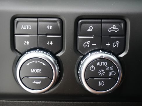 Used 2024 GMC Sierra 1500 AT4 w/ Technology Package AWD/4WD image 30