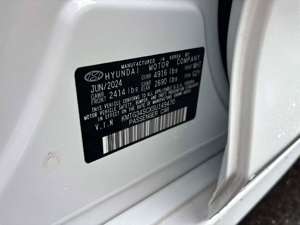 Used 2025 Genesis G70 2.5T AWD/4WD image 32