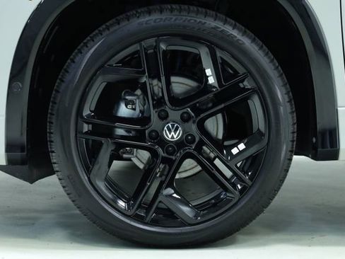 New 2026 Volkswagen Tiguan SE R-Line FWD image 8
