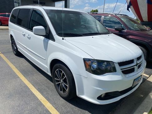 Used 2017 Dodge Grand Caravan GT FWD image 4