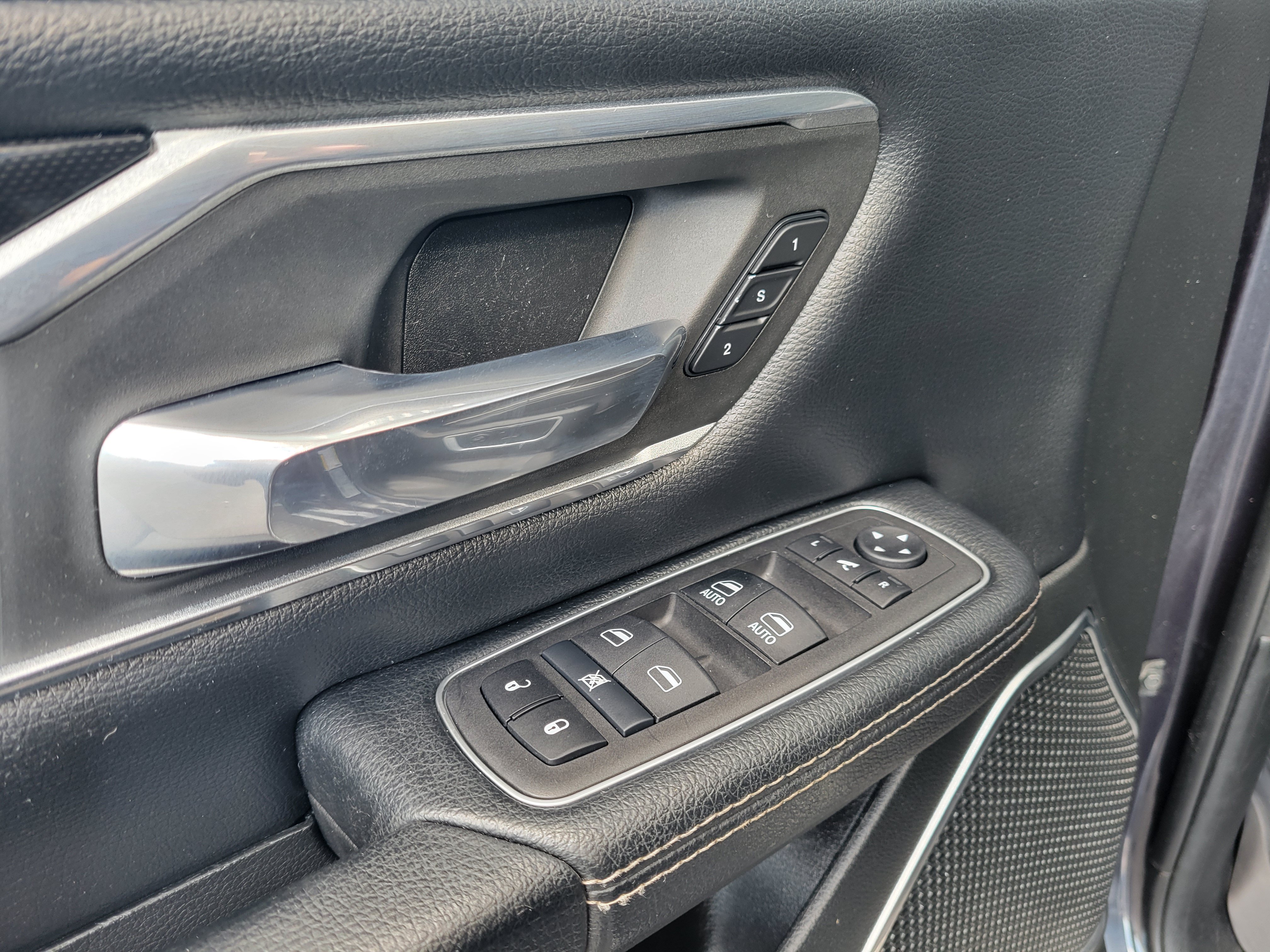 Used 2021 RAM 1500 Laramie w/ Sport Appearance Package AWD/4WD image 30