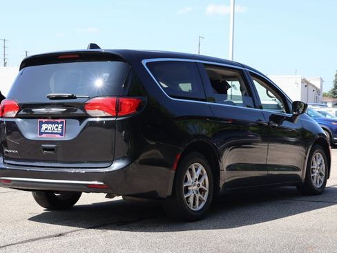 Used 2017 Chrysler Pacifica LX FWD image 5