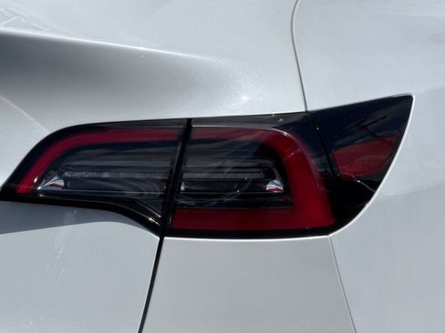 Used 2023 Tesla Model Y Long Range AWD/4WD image 47