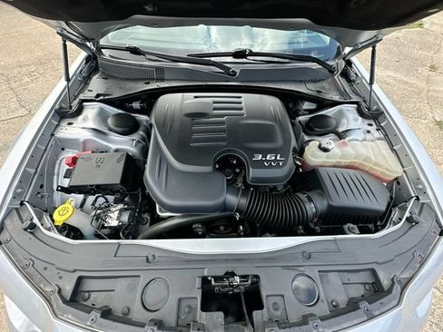 Used 2023 Chrysler 300 Touring w/ Sport Appearance Package RWD image 31