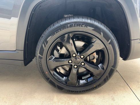 Used 2021 Jeep Grand Cherokee L Laredo RWD image 14
