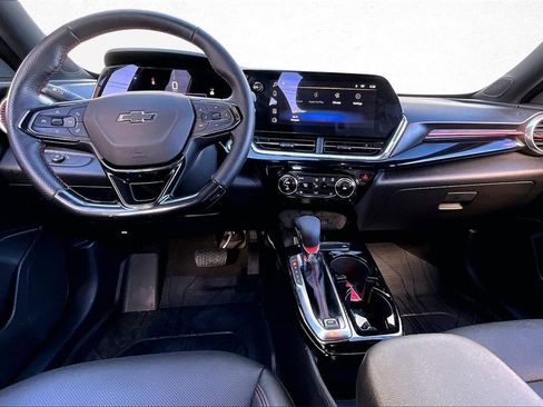 Used 2025 Chevrolet Trax RS w/ Driver Confidence Package image 8