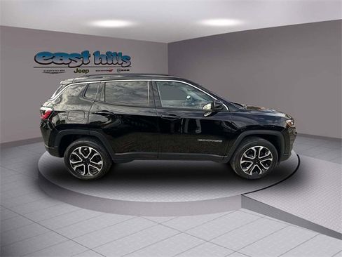 Certified 2022 Jeep Compass Limited image 2