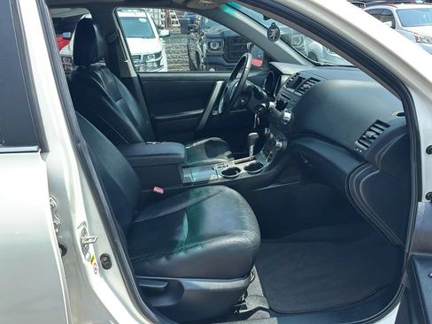 Used 2012 Toyota Highlander SE w/ Tow Pkg FWD image 31