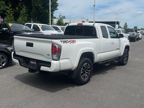 Used 2021 Toyota Tacoma TRD Sport AWD/4WD image 3