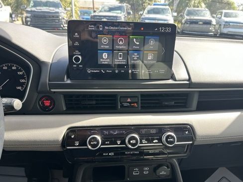 Used 2023 Honda Pilot Touring image 25