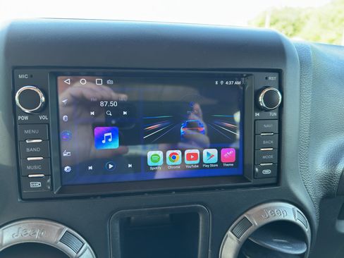 Used 2018 Jeep Wrangler Sport w/ Connectivity Group AWD/4WD image 12