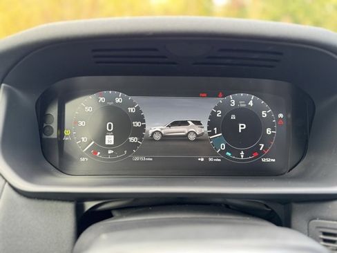 Used 2025 Land Rover Discovery S image 32