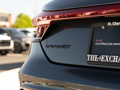 Certified 2022 Audi e-tron GT Premium Plus w/ Performance Package AWD/4WD image 34