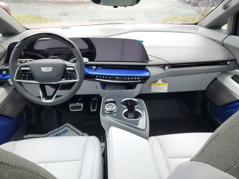 New 2026 Cadillac Optiq Luxury 1 w/ LPO, Floor Liner Package AWD/4WD image 9