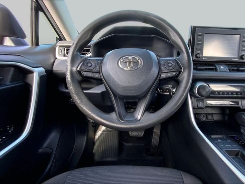 Used 2021 Toyota RAV4 LE FWD image 6