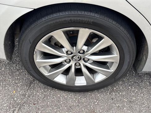 Used 2017 Toyota Camry XLE w/ Moonroof Package image 9