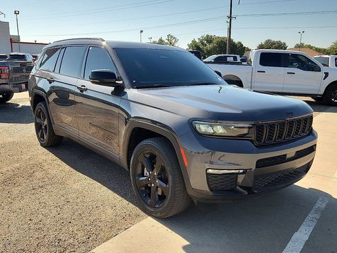 Used 2023 Jeep Grand Cherokee L Limited w/ Black Appearance Package AWD/4WD image 5