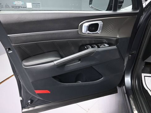 Certified 2023 Kia Sorento SX FWD image 10
