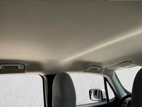 Used 2018 Jeep Renegade Latitude w/ Safety & Security Group FWD image 17
